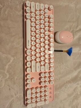 Wireless Pink Retro Round-Key Keyboard and Mouse Combo